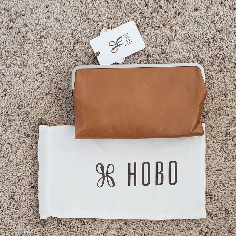 NWT! HOBO LAUREN LEATHER CARMEL WALLET / CLUTCH
